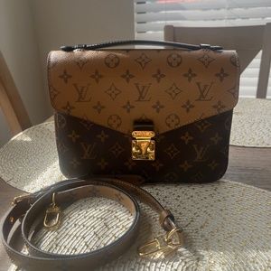 Lv Métis Pochette Reverse Monogram